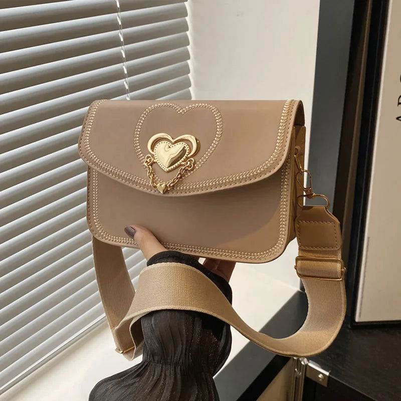 Bolso con solapa de corazón - Kamivashop