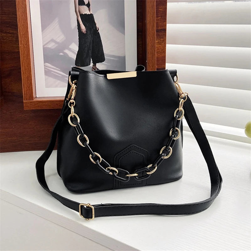 Bolso con cadena Negro 20x9x17cm