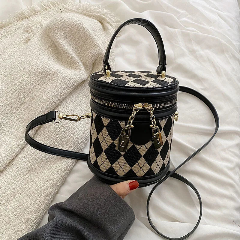 Bolso pequeño Negro no muñeca 1