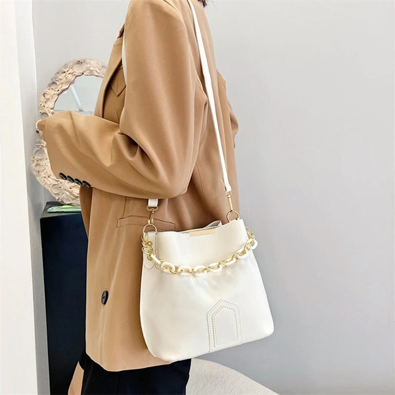 Bolso con cadena