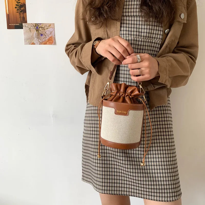 Bolso en forma de cilindro
