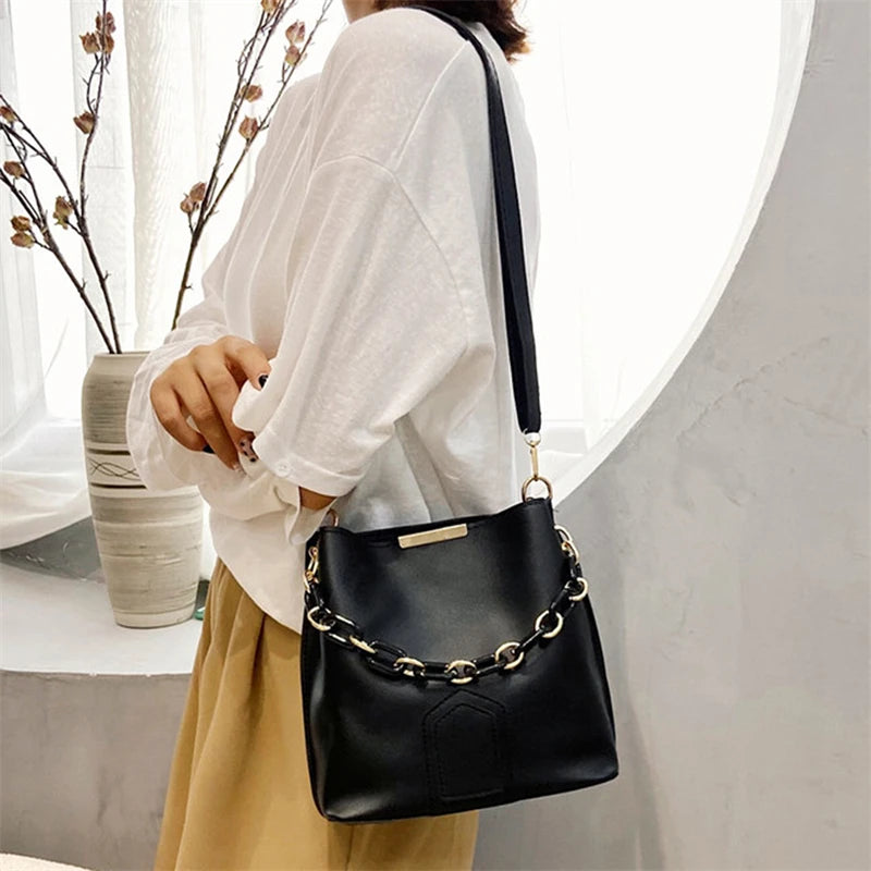 Bolso con cadena
