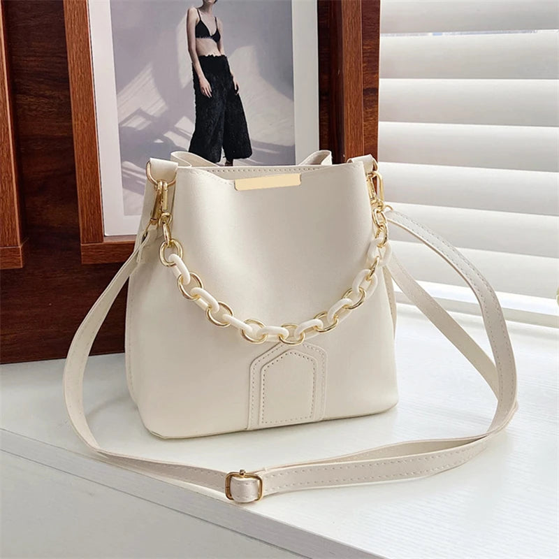 Bolso con cadena Beige 20x9x17cm