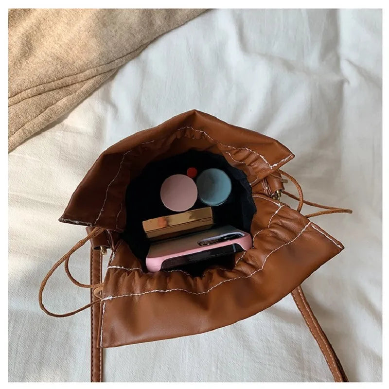 Bolso en forma de cilindro