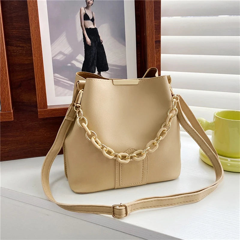 Bolso con cadena Caqui 20x9x17cm